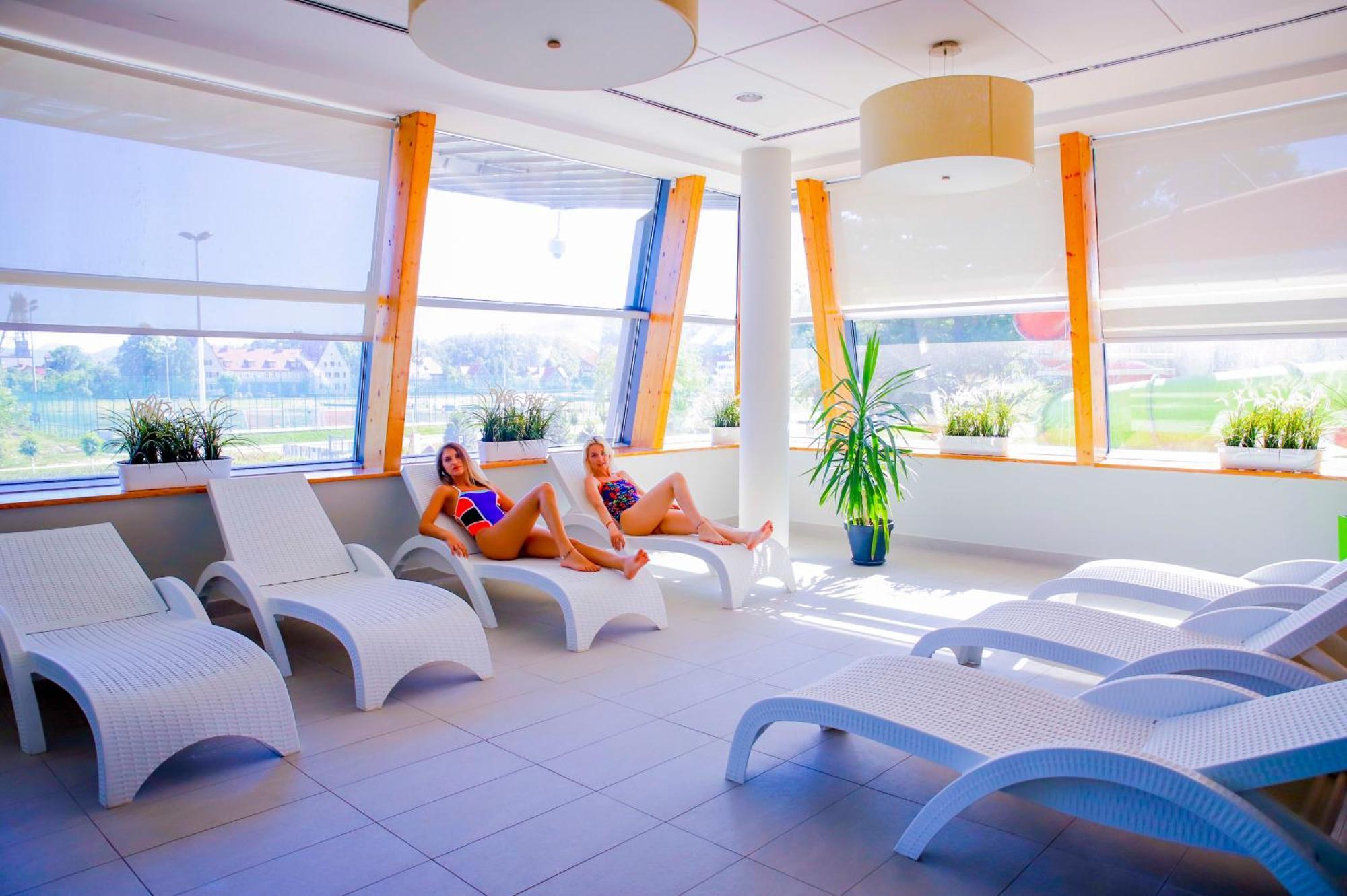 Aqua-Zdroj Hotel Wałbrzych Buitenkant foto